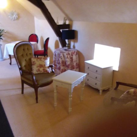 Le Moulin De Meral Montsurs Bagian luar foto