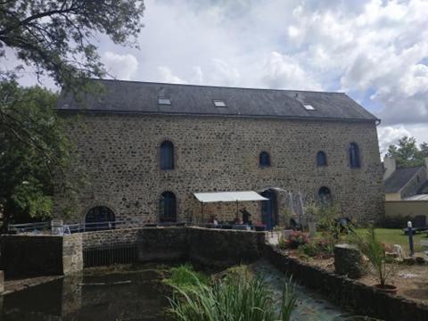 Le Moulin De Meral Montsurs Bagian luar foto