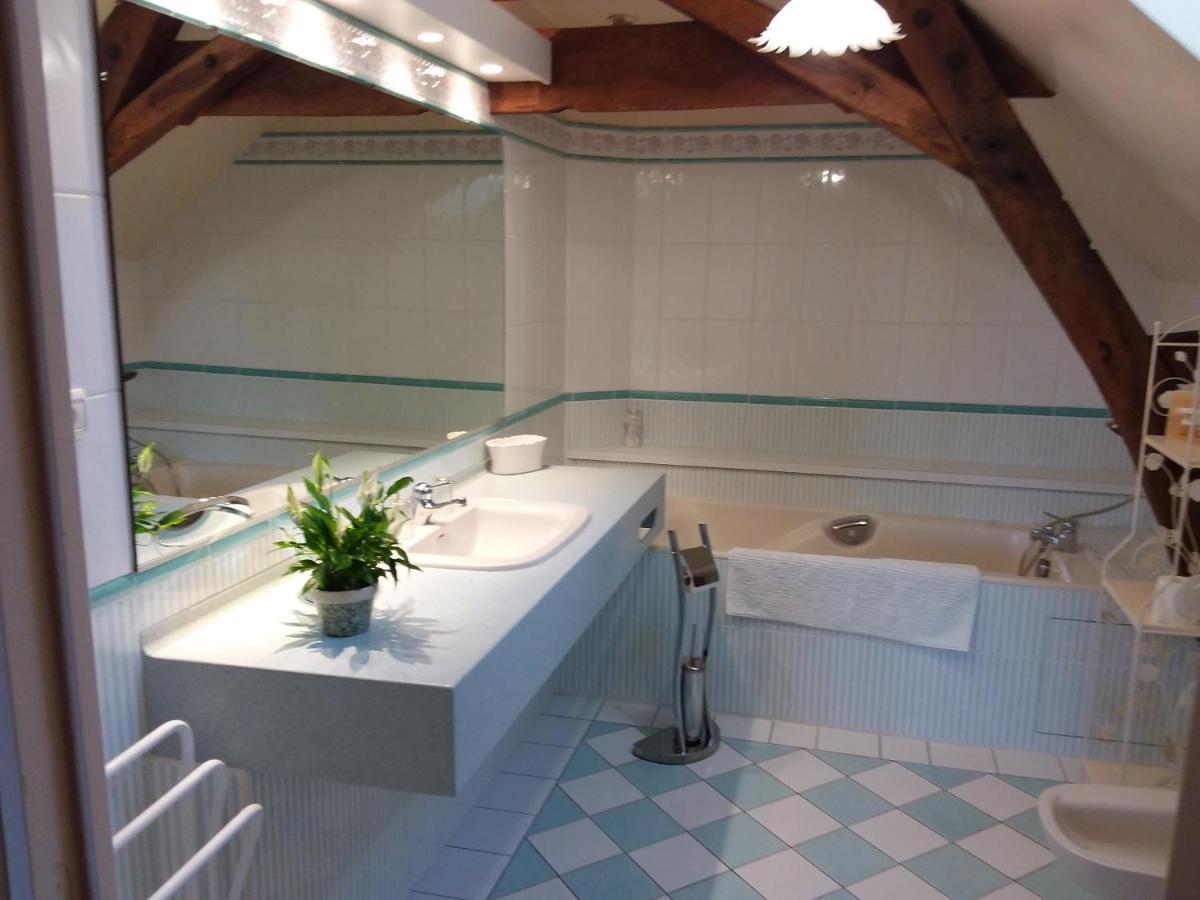 Le Moulin De Meral Montsurs Bagian luar foto